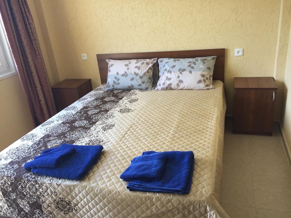 Dionisy Guest House Pizunda Exterior foto