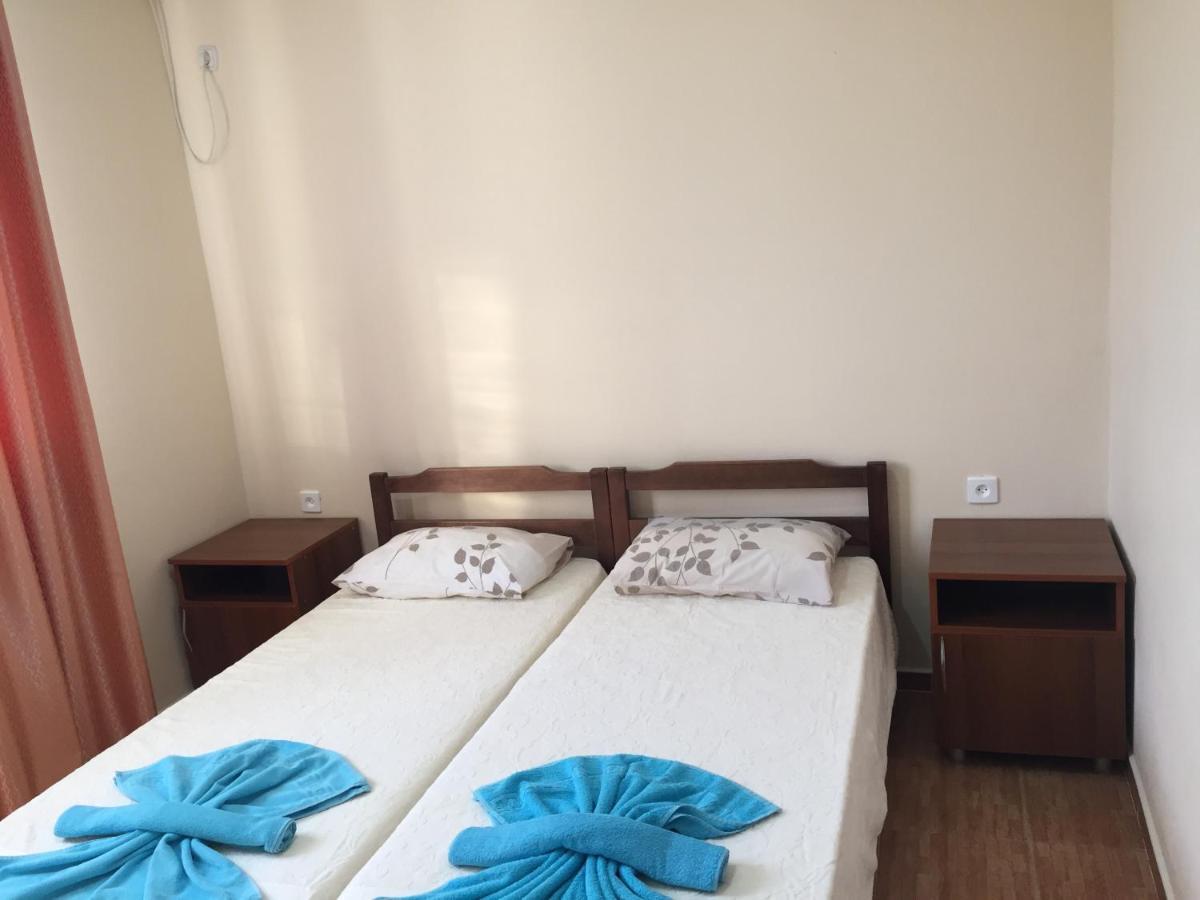 Dionisy Guest House Pizunda Exterior foto